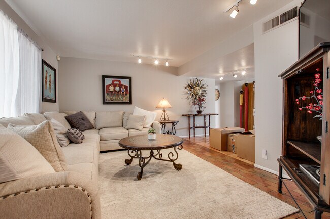 Foto del edificio - 9530 E Baker St