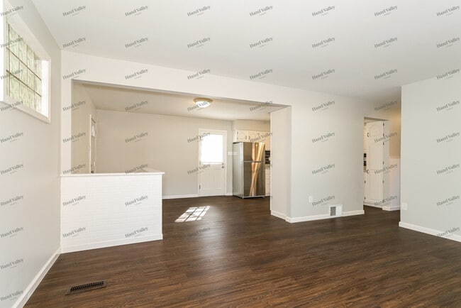 Building Photo - 1100 Ozment Dr