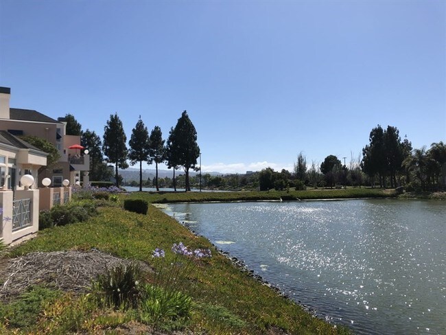 Foto del edificio - Wide Water Views!