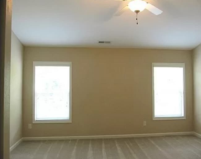 Building Photo - Lovely 3 Bedroom Townhouse in the desirable Addison Reserve Neighborhood of Raleigh