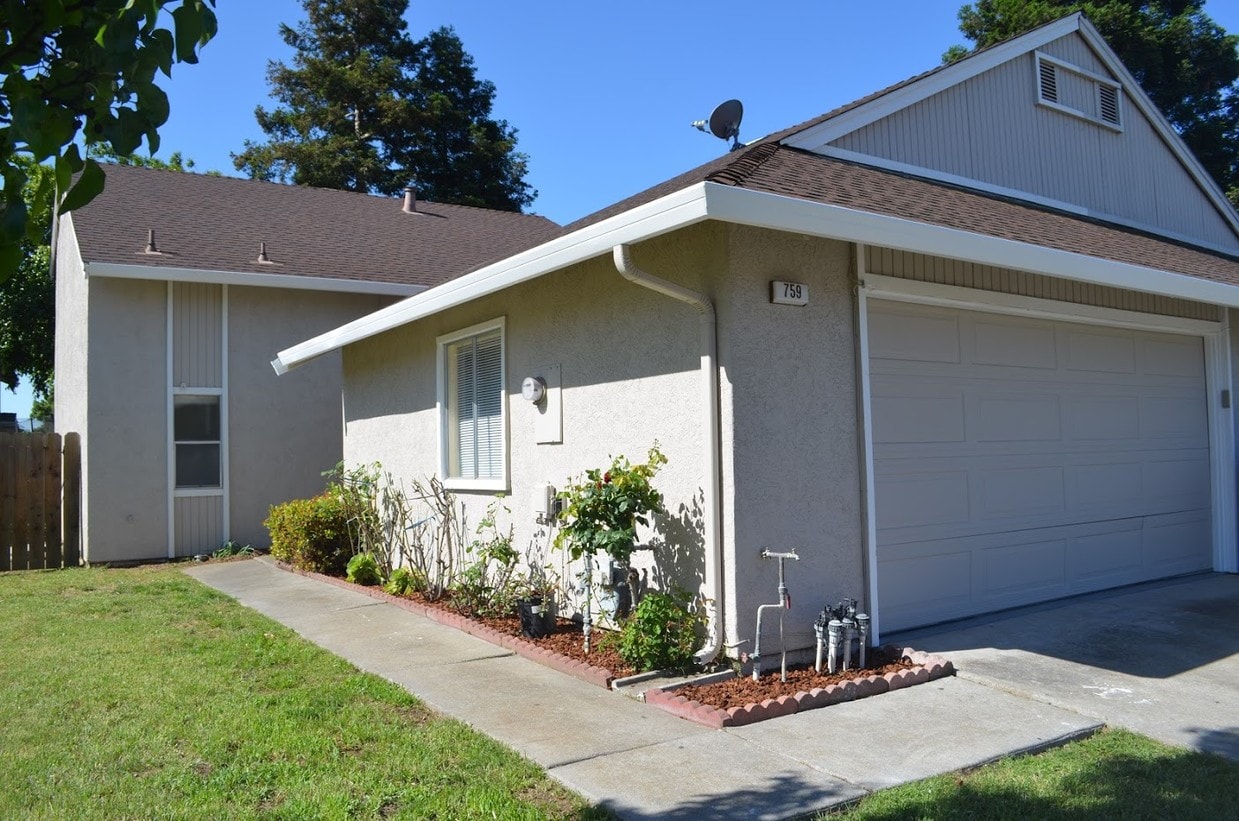 Primary Photo - 759 Valley Green Dr