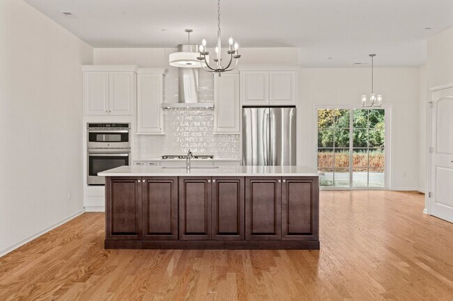 Building Photo - 2306 Palermo Dr