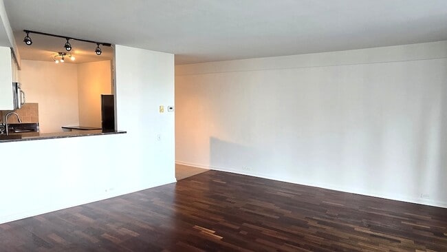 Photo - 300 N State St Apartment