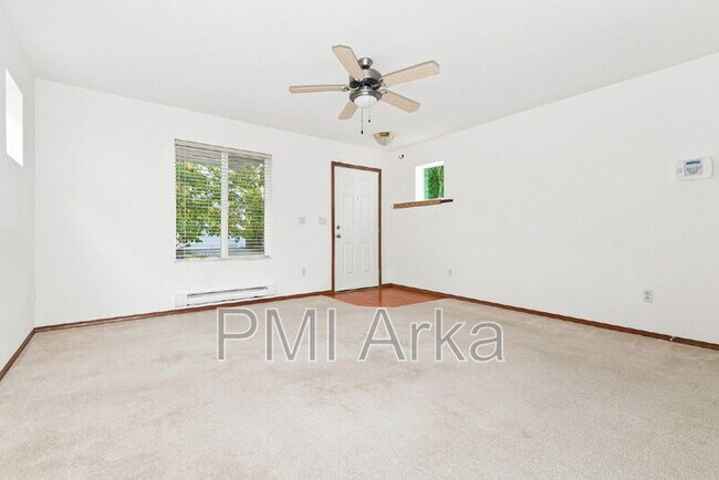 Foto del edificio - 11048 Elliston Way NE