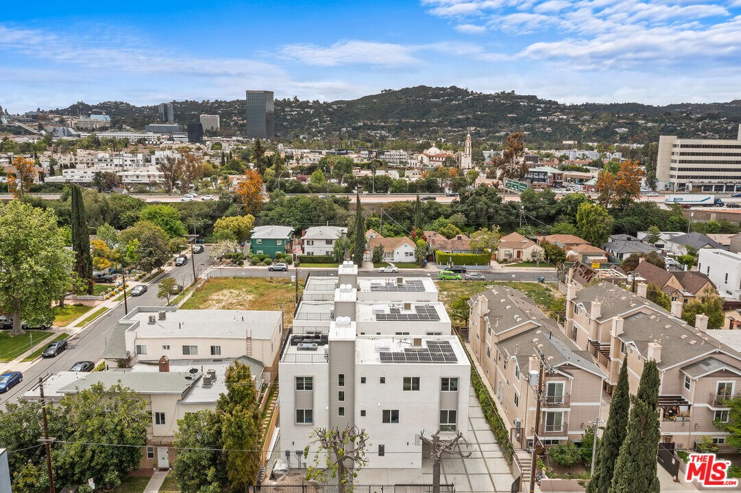 Primary Photo - 10742 Hortense St