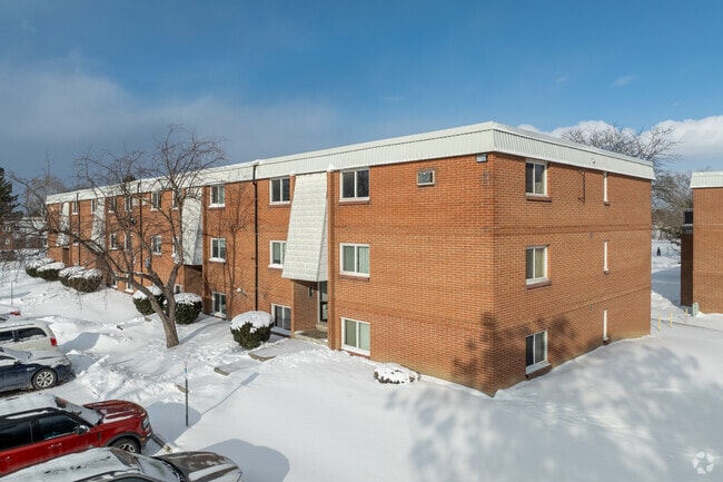 Building Photo - 2620 Sycamore Dr