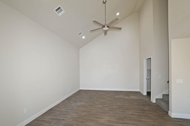 Foto del edificio - 7629 Woodford Ave