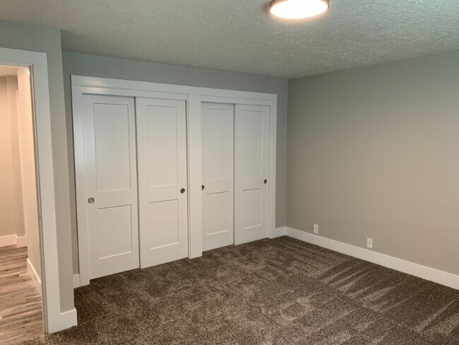 Building Photo - 5230 Autumn Leaf Ct N