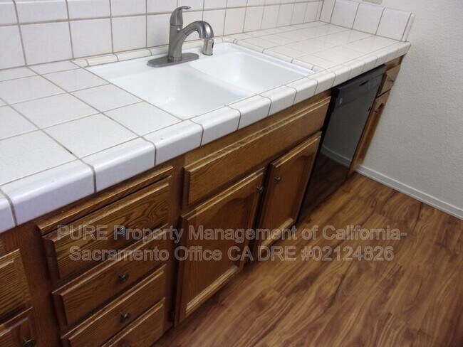 Foto del edificio - 8429 Creekridge Cir