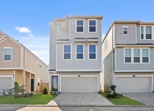 Building Photo - 3206 La Rambla Dr