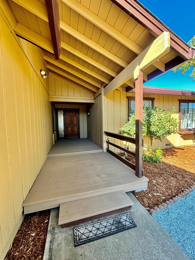 Building Photo - 313 Cypress Hill Dr