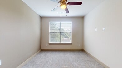 Interior Photo - Domain College Park