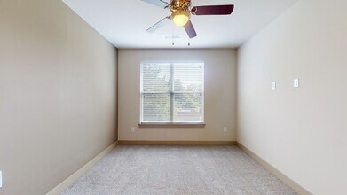 Interior Photo - Domain College Park