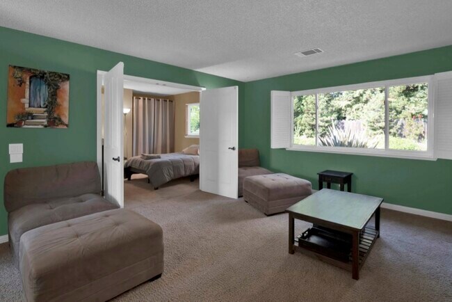 Sala de estar - 2430 Lake Redding Dr