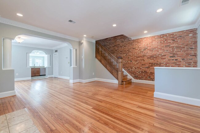 Foto del edificio - 32 Channing St NW