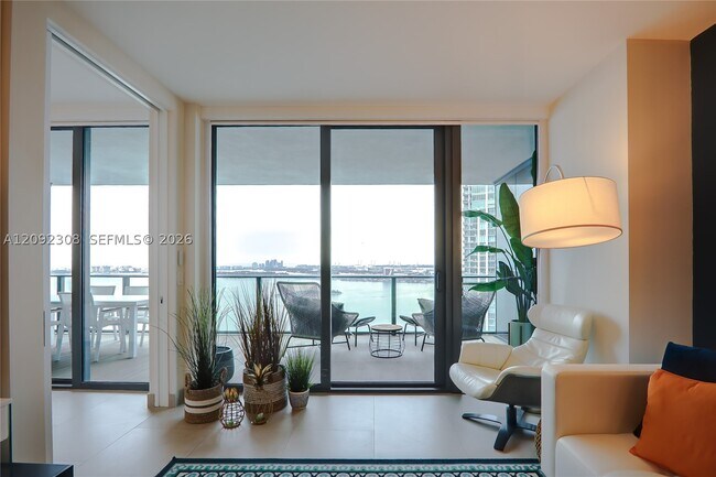Foto del edificio - 650 NE 32nd St
