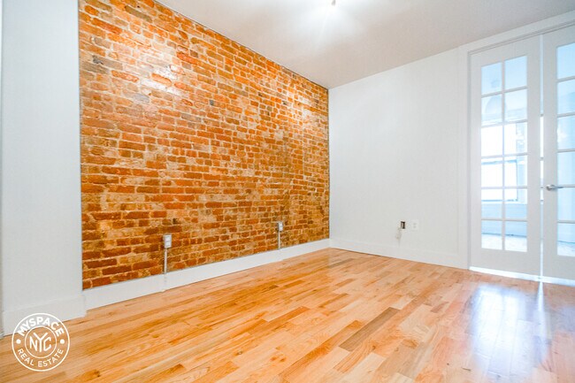Building Photo - 643 Franklin Ave