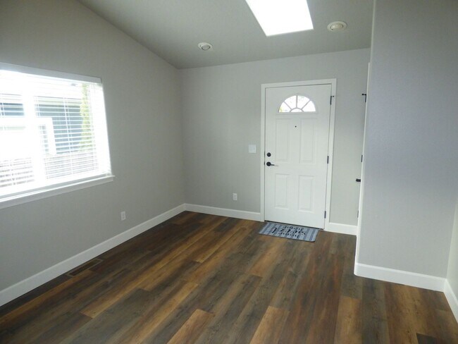 Building Photo - 3710-3712 Osborn Ave NE Salem, OR 97301