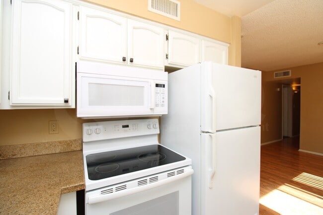 Building Photo - 2623 E Obregon St
