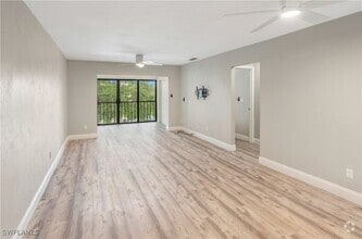 Building Photo - 228 Fox Glen Dr