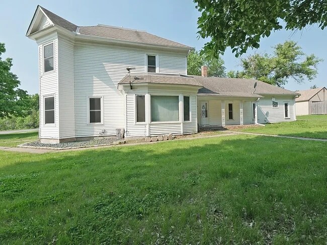 Foto del edificio - 5741 Maple St