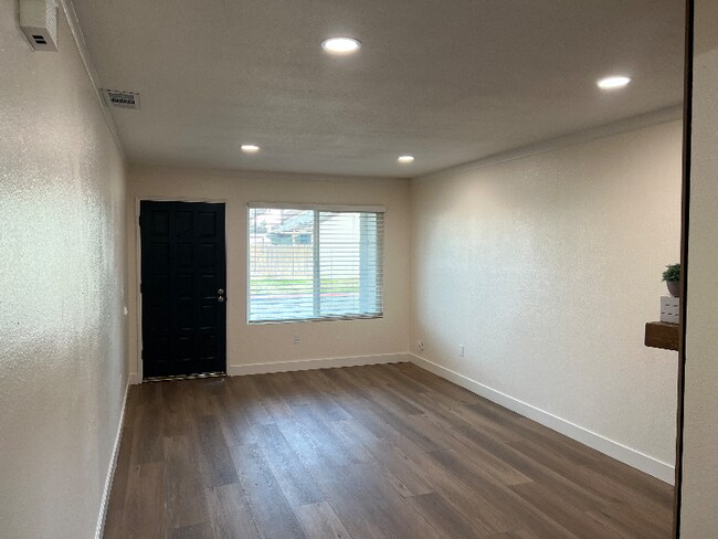 Foto del edificio - 1394 Pajaro Ave