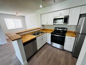 Building Photo - 7840 Sonoma Springs Cir