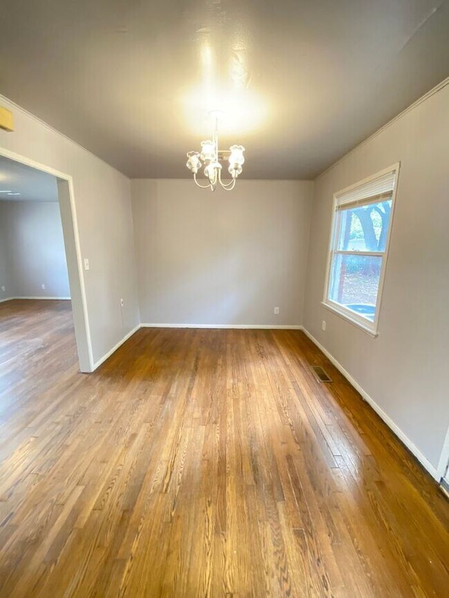 Foto del edificio - Cute 2 Bed 1 Bath in The Village