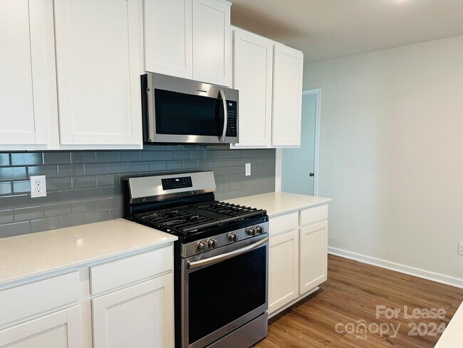 Foto del edificio - 140 Brentwood Dr