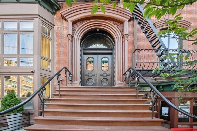 Building Photo - 212 Washington St
