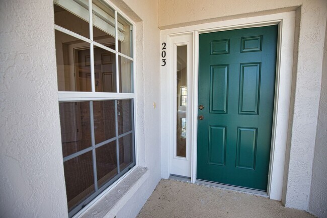 Foto del edificio - Annual Unfurnished 2nd Floor Condo 2 Bedro...