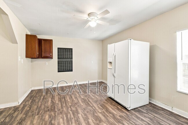 Foto del edificio - 1156 Fletcher Ave