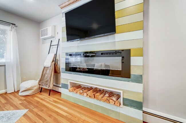 Foto del edificio - 6159 Ridge Ave