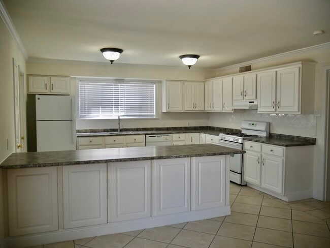 Building Photo - 4821 Avron Blvd
