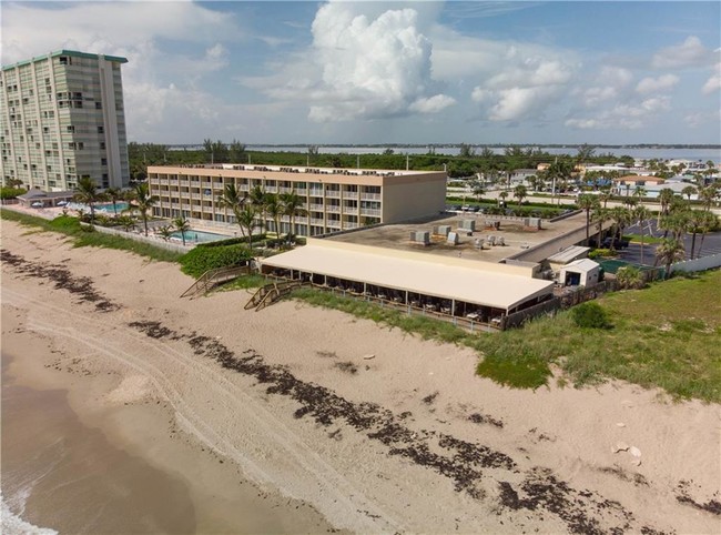 Building Photo - 9800 S Ocean Dr