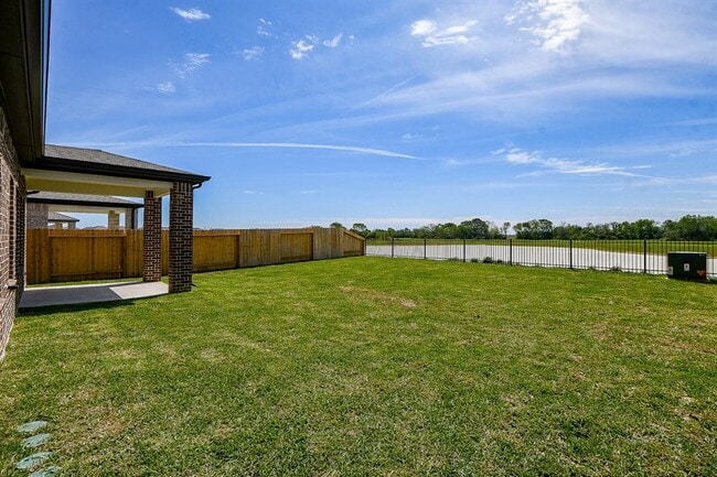 Building Photo - 23303 Meadow Ln