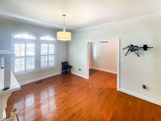 Building Photo - Gorgeous Victorian home in Church Hill