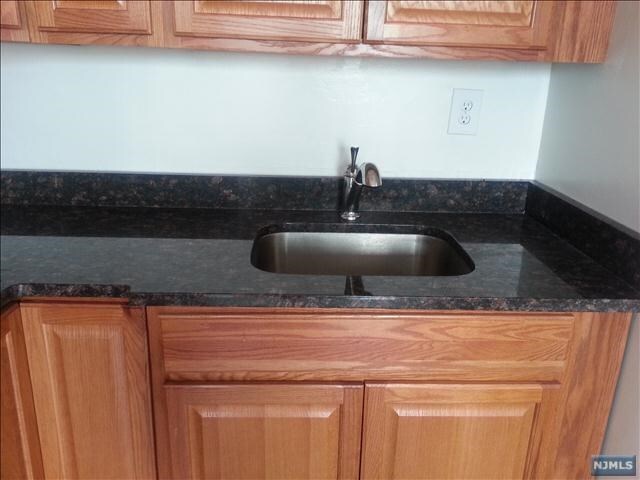 Building Photo - 201 Bridge Plaza N