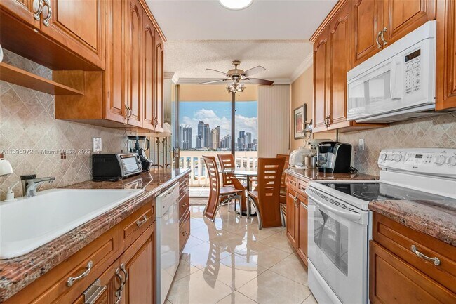 Foto del edificio - 19355 Turnberry Way