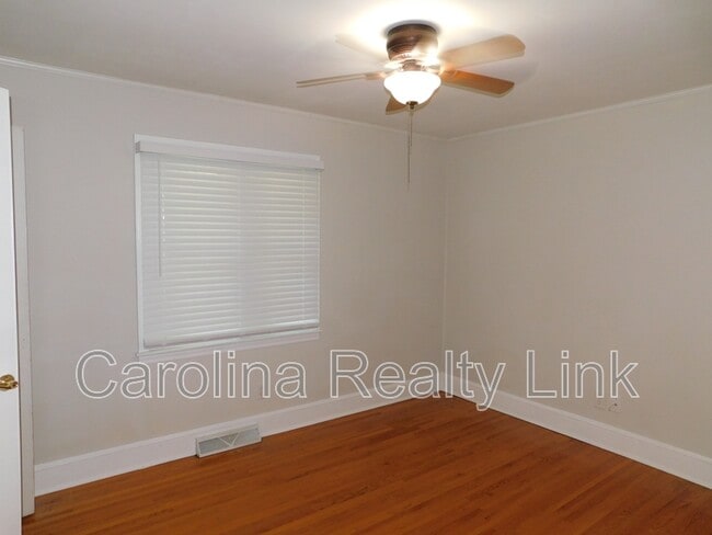 Foto del edificio - 6300 Candlewood Dr