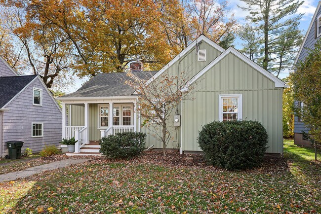 Building Photo - 15 Arapahoe Rd