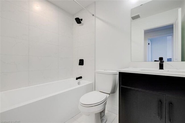 Photo du bâtiment - South London 2 Bedroom Condo for Rent!  AV...