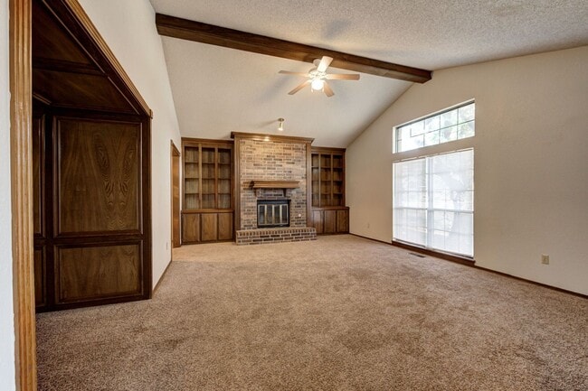 Building Photo - Charming Traditional House near Downtown E...