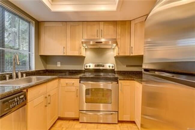 Foto del edificio - Freshly Updated 3BR Condo w/ Cozy Fireplace, Deck & 2 Parking