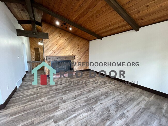 Foto del edificio - Newly Updated Spacious 5-Bedroom, 3-Bathro...
