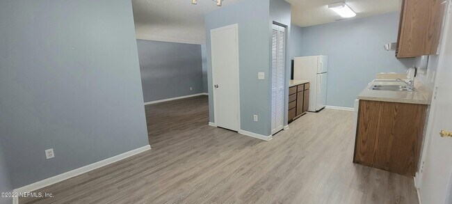 Foto del edificio - 1357 Kingsley Ave