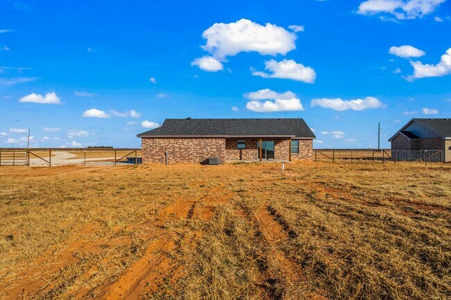 Building Photo - Country Living In Roosevelt ISD!