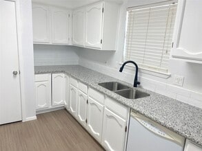 Building Photo - 16222 Summer Dew Ln