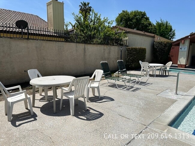 Building Photo - 541 San Vincente Ct