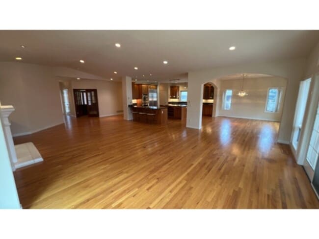 Building Photo - Outstanding one-level home in the gated Spring Grove community near the Broadmoor!